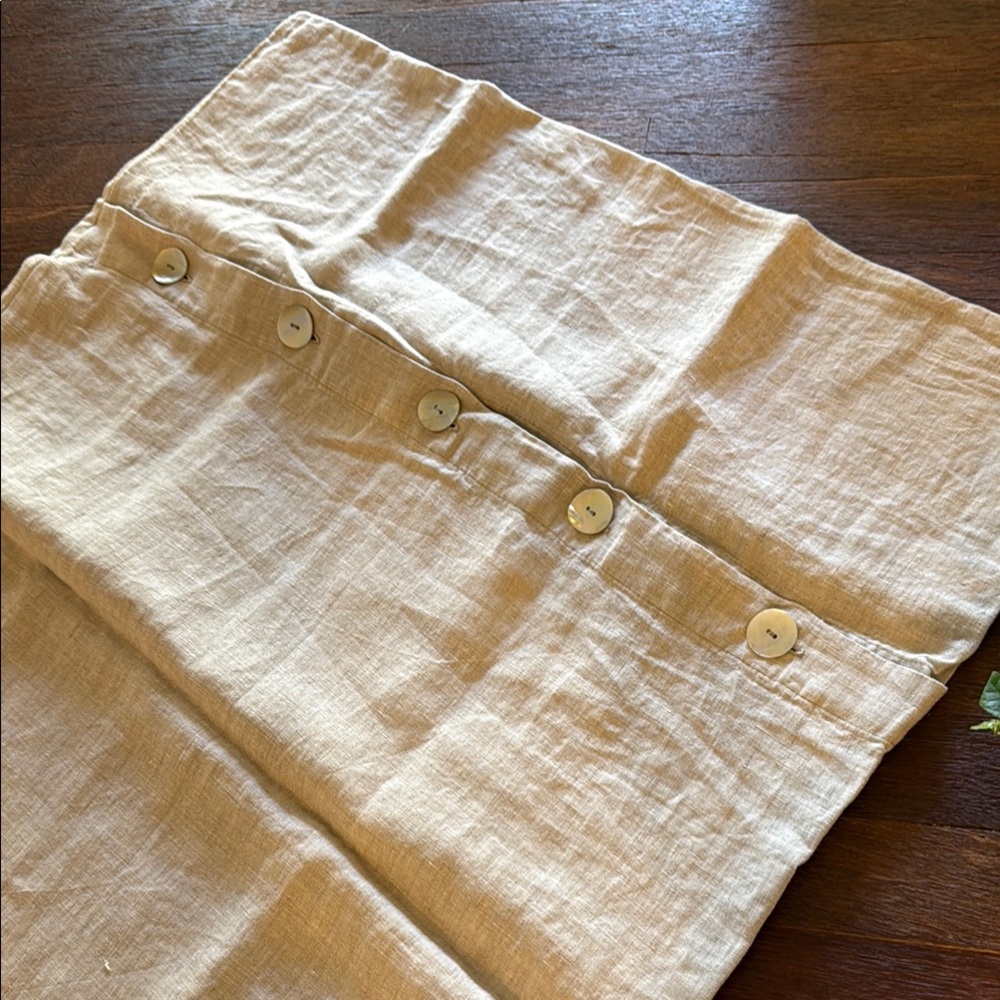 Bella Notte linen pillow shams